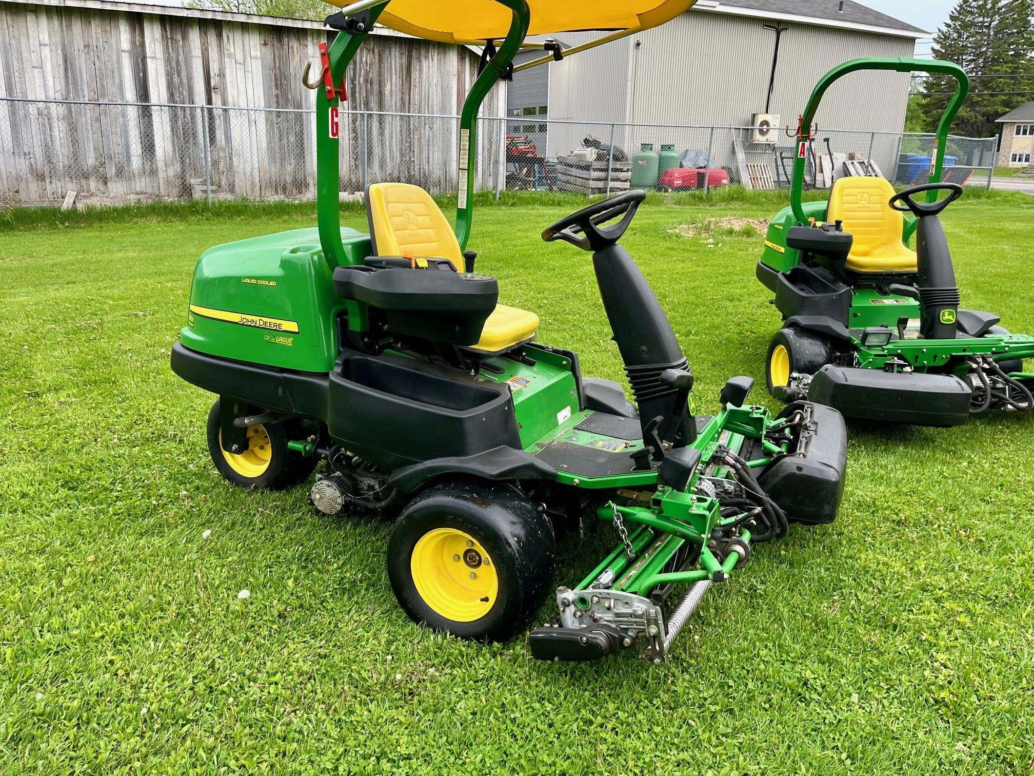 John Deere 2500E Face avant